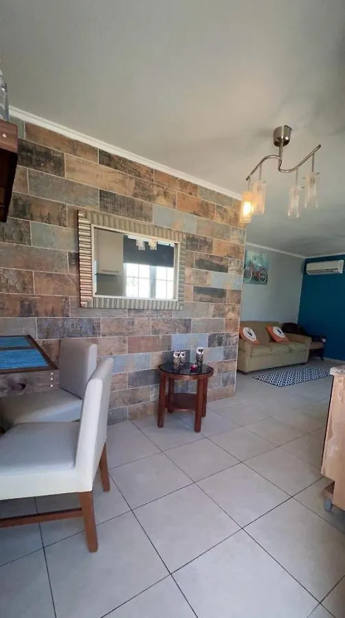 Comodo Apartamento Noord 0*,
